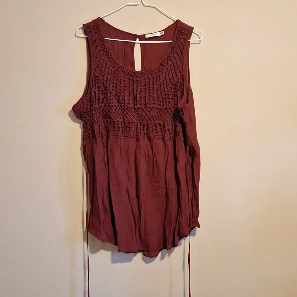 Ricki's sleeveless top - Picture 1 of 2